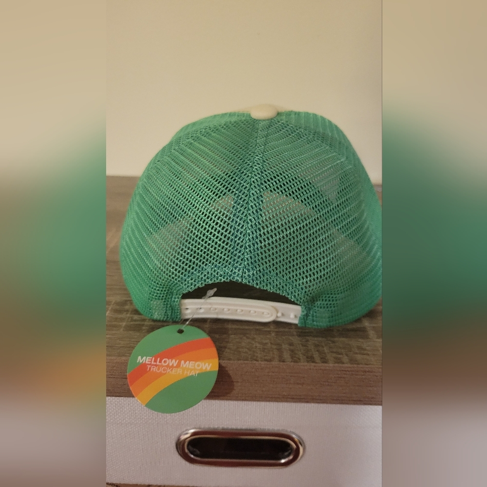 Cream and Green 'Keep Calm' Trucker Hat - Picture 2 of 3
